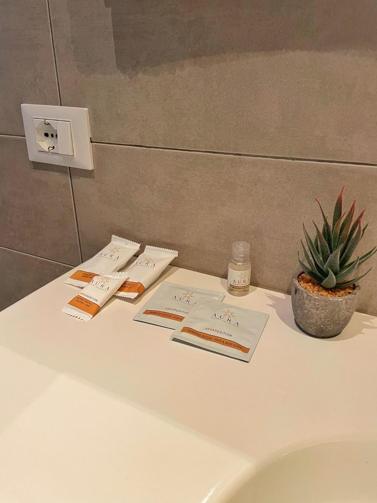 Alla Scaletta - Stanze Con Bagno Privato E Wifi A Pochi Passi Dal Duomo Mirandola Kültér fotó