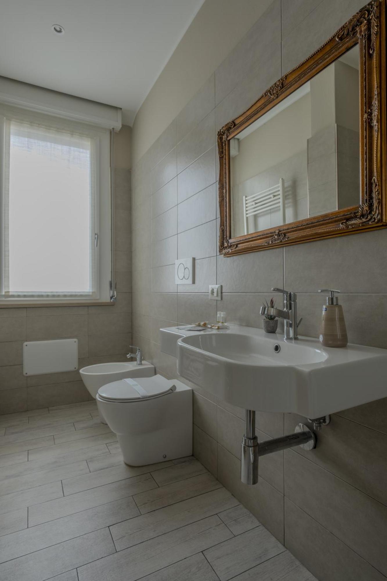 Alla Scaletta - Stanze Con Bagno Privato E Wifi A Pochi Passi Dal Duomo Mirandola Kültér fotó